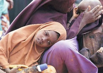 220 ülkeden Somali'ye yardım topluyor