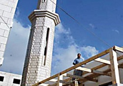 Türkmenistanlı kardeşlerden camiye bin 500 $