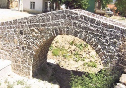 Tarihi Taş Köprü trafiğe açıldı