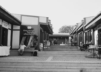 Üsküdar'da Ramazanlık sahaflar sokağı