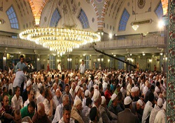 Camilerdeki mukabelelere yoğun ilgi