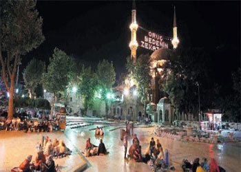 Eyüp'te caddeler ve sokaklar yenileniyor