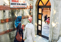 İstanbul Müftülüğü camileri kadınlar için denetledi