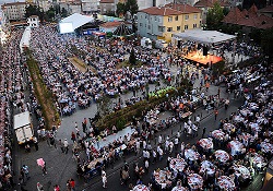 Ümraniye'de dev iftar sofrası