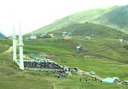 1800 rakımlı yaylada üstü açık cami