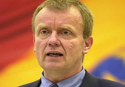 Polenz: Suriye'den petrol almayalım