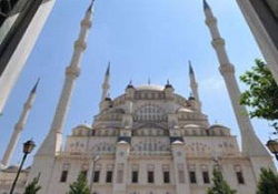 Sabancı Merkez Camii'ne kimse gitmiyor