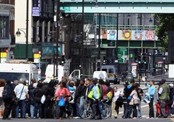 Londra'nın doğusu yine karıştı