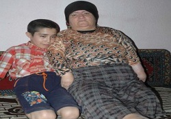13 yaşında, kalbi delik ve annesine bakıyor