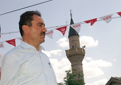 Merhum Yazıcıoğlu kabri başında anıldı