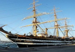 Dünyanın en büyük yelkenlisi İstanbul'da