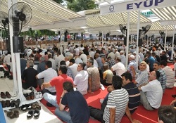 Eyüp Meydanı’na serinlemek için vantilatör