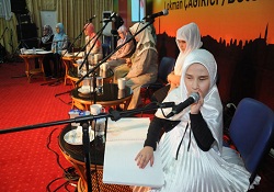 Kuran- Kerim'i parmaklarıyla okudular-Galeri