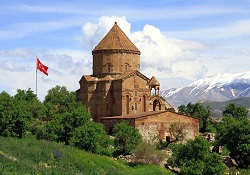 Deprem Akdamar'a da hasar verdi