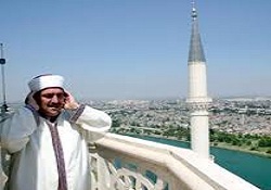 Ezan sesinden etkilenen kadın Müslüman oldu
