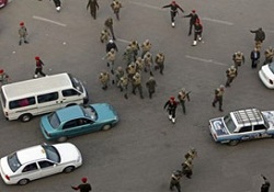 Tahrir'de yine hareketli dakikalar yaşandı