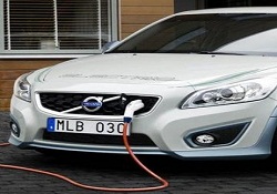 Volvo, elektriklide iddialı!