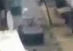 Suriye tankları Humus'a girdi