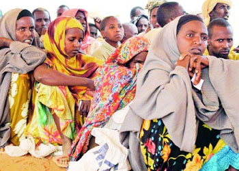 Bir dilim ekmek için 10 gün yürüdüler