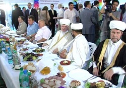 Moskova'da iftar çadırı kuruldu
