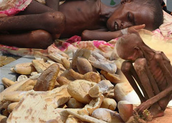 Bizim israf ettiğimiz ekmekle Somali doyar!