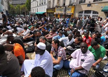 Paris’in müslümanları camilerine kavuşuyor