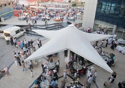 1500 kişinin davet edildiği iftara 5 bin kişi katıldı