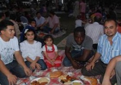 İskenderun sahilinde toplu iftar