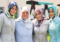Depremde iki çocuğunu kaybetti binlerce çocuğa annelik yapıyor