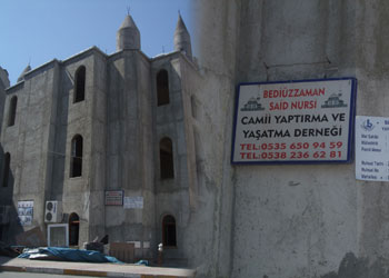 Said Nursi camiinde ‘İmam sorunu’ var