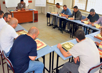 Hapishaneyi medrese-i Yusufiye görüyorum