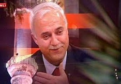 Zikir çeken kuş Nihat Hatipoğlu'nu ekrana kilitledi (video)