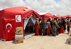 Türk hastanesi Somali'de şifa dağıtıyor