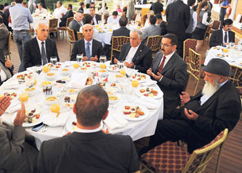 İftar sofrasında Alevî-Sünnî kardeşliği