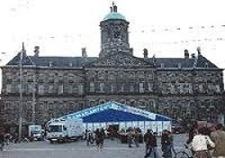 Amsterdam'da iftar çadırı kuruldu