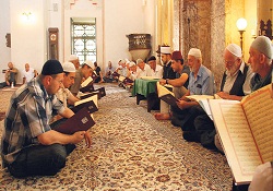 Bu camide 480 yıldır her gün hatim indiriliyor