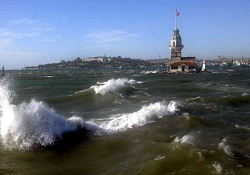 İstanbul ve İzmir için kuvvetli rüzgar uyarısı