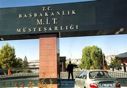 MİT'e e-posta yağıyor