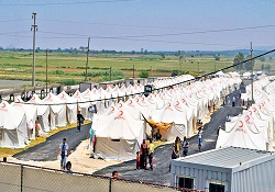 Suriyeli çocuklar çadır sınıflarda eğitim görüyor