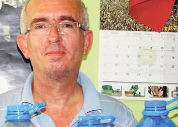 Engeller kalksın diye 10 bin kapak topladı