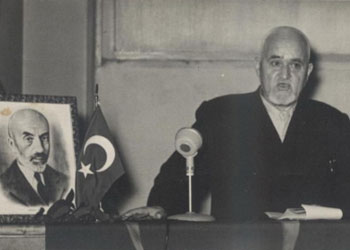 Biz hocalar Bediüzzaman'ın ceketini çekerdik