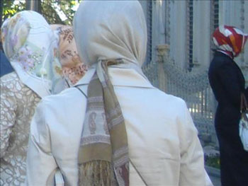 Modalı tesettür İslami örtünmeden uzak