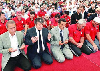 Eyüp Sultan'da eller şampiyona için açıldı