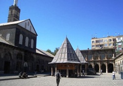 Diyarbakır'daki Tarihi Ulu Cami'de Kitabe Bulundu