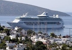 Binlerce turist getirdi
