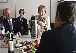 Merkel, Sarkozy ve Papandreu krizi görüşecek