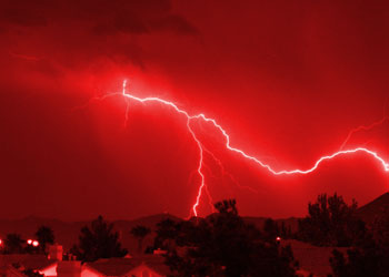 Las Vegas üzerinde şimşekler çaktı - FOTO