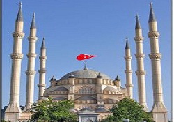 Bayrağımız inmesin, ezan sesimiz dinmesin!