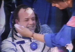 Mahsur kalan astronotlar dünyaya döndü