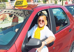Bayan taksiciler yollarda